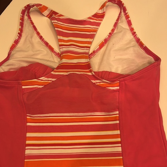 PRE-OWNED NIKE WOMEN'S FITTED TANK WITH BUILT IN BRA- MEDIUM (8-10) - Picture 5 of 7